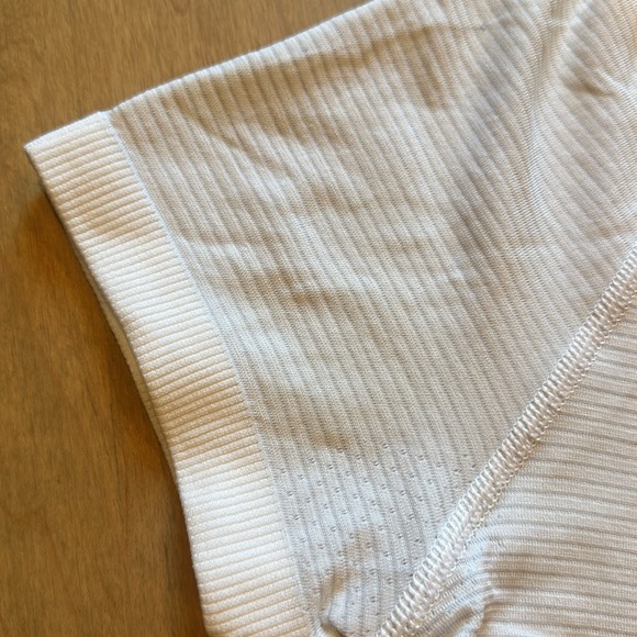 Swiftly Tech short sleeve crew shirt Race length crop - Picture 6 of 14